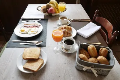 Comida en o cerca de este hotel