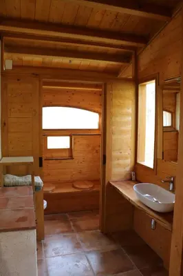 Un baño de Casa ecológica en plena naturaleza