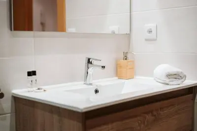 Un baño de Edelweiss by Cardi Suites