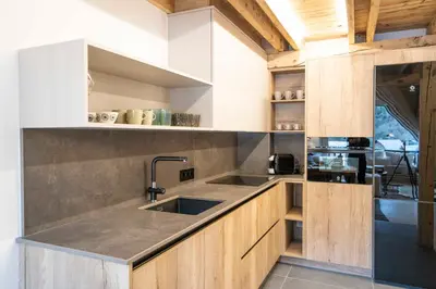 Una cocina o zona de cocina en Muntanyó Luxury Lodge con sauna, parking y guardaesquis en Ruda