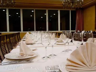 Un restaurante o sitio para comer en Hotel Pamplona Villava