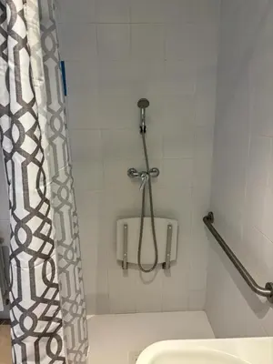 Un baño de Albergue El Muro