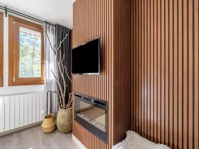 Una televisión o centro de entretenimiento en NATUSliving Benasque E