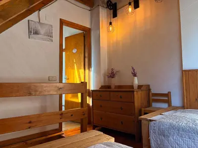 Cama o camas de una habitación en Chimenea y piscina-Dúplex perfecto para todo el año - Herbasabina 4