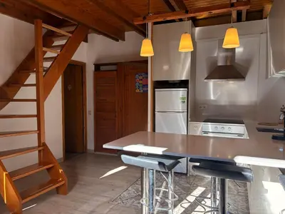 Una cocina o zona de cocina en Chimenea y piscina-Dúplex perfecto para todo el año - Herbasabina 4