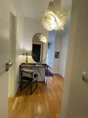 Una televisión o centro de entretenimiento en Estilosa casa golf suites