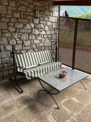 Un patio o zona al aire libre en CHECK-IN CASAS Cumbre de Benasque