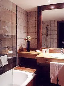 Un baño de Hotel Hospital de Benasque