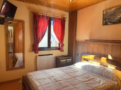 Cama o camas de una habitación en Chimenea, confort moderno y madera - Falcó 2