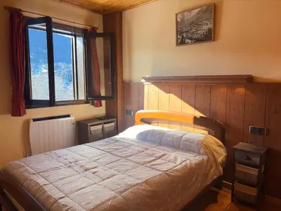 Cama o camas de una habitación en Chimenea, confort moderno y madera - Falcó 2