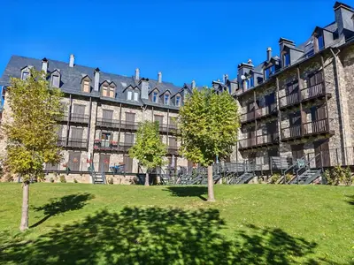 Jardín al aire libre en Chimenea, terraza y parking- Tu refugio acogedor - Besiberri 3