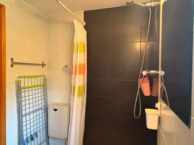 Un baño de Espacio exterior cómodo- Tu planta baja rústica - Besiberri 7