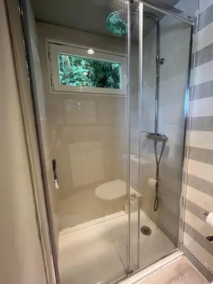 Un baño de LA CASA CONTENEDOR