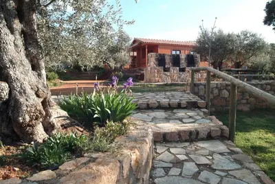 Jardín al aire libre en Camping Alquézar