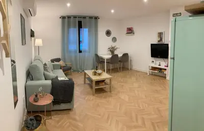 Una televisión o centro de entretenimiento en Apartamentos Abadía.
