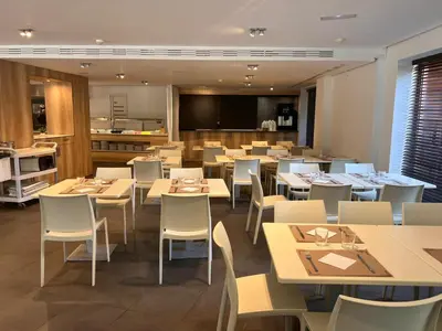 Un restaurante o sitio para comer en Apartamentos La Solana