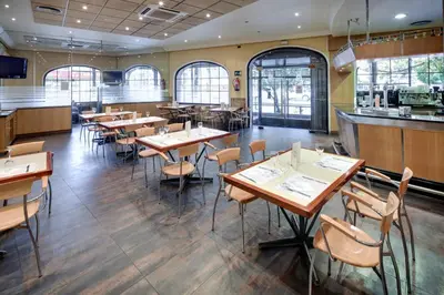 Un restaurante o sitio para comer en Hotel Casanova