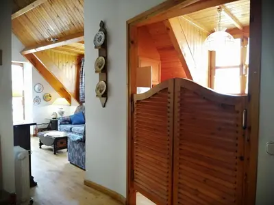 Zona de estar de Madera y espacio, tu dúplex funcional para famílias - Muntanyó 2