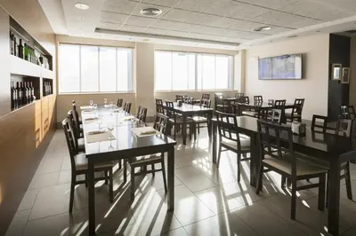 Un restaurante o sitio para comer en Hotel Plazaola