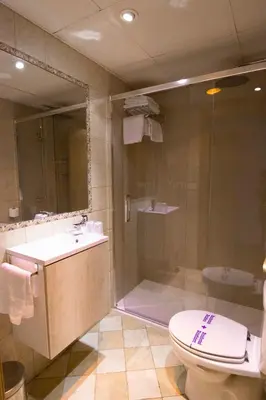 Un baño de Hotel Hispania