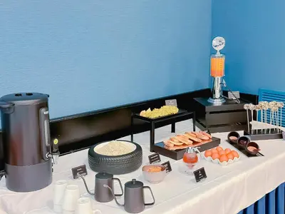 Comida en o cerca de este hotel