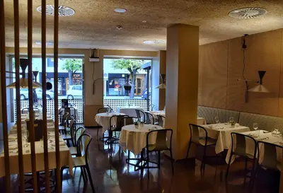 Un restaurante o sitio para comer en Hotel Yoldi