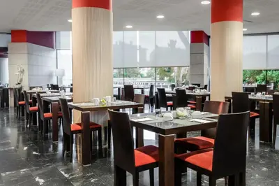 Un restaurante o sitio para comer en Eurostars Reina Felicia
