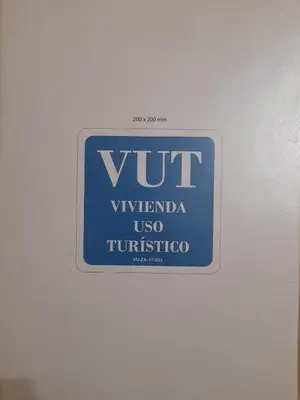 Certificado, premio, señal o documento que está expuesto en Apartamento en el centro de zaragoza 