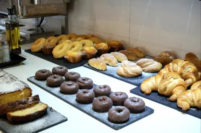 Comida en o cerca de este hotel