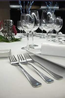 Un restaurante o sitio para comer en Hotel Zenit Pamplona