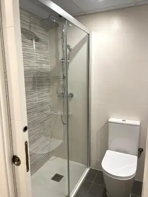 Un baño de Apartamento céntrico patio chill out-Prime video