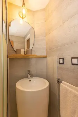 Un baño de BALCON DE BENASQUE Losa Radiante Cama King Alta Gama Parking Opcional