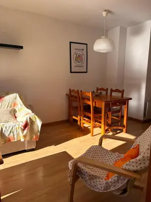 Zona de estar de Tu rincón- Planta baja con jardín y parking - Dellui 2