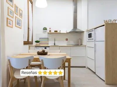 Una cocina o zona de cocina en Moderno apartamento en casco histórico + desayuno!