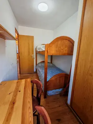Cama o camas de una habitación en Con espacio y tranquilo, comodidad máxima para la família - Besiberri 6