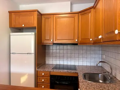 Una cocina o zona de cocina en Triplex rústico, chimenea, esquí y vistas magníficas - Erta 4