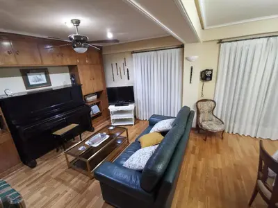 Una televisión o centro de entretenimiento en Cómoda vivienda en Huesca