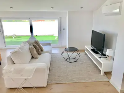 Una televisión o centro de entretenimiento en La Pau Apartament