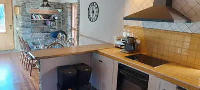 Una cocina o zona de cocina en Antiga Rectoria, Aidí.