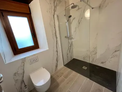 Un baño de HOTEL RURAL BASQUE IRATI