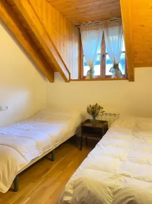Cama o camas de una habitación en Apartamento familiar en Benasque