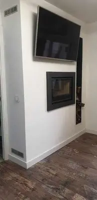 Una televisión o centro de entretenimiento en Acogedor apartamento en el Pirineo aragonés.
