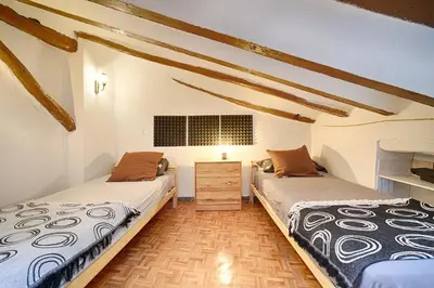Cama o camas de una habitación en agradable casa rural con chimenea y aire acondicionado