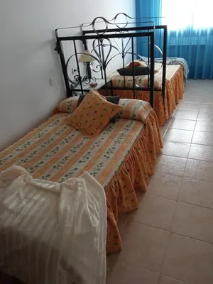 Cama o camas de una habitación en apartamentos en Castellote el batan