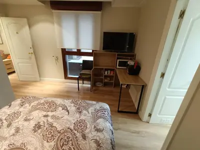 Una televisión o centro de entretenimiento en LOS SITIOS