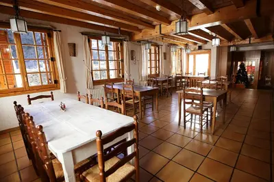 Un restaurante o sitio para comer en HOTEL LAMOGA