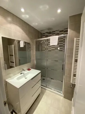 Un baño de Eth Palai