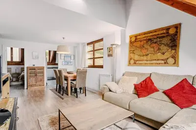 Zona de estar de ICIAR - Dúplex by Cardi Suites