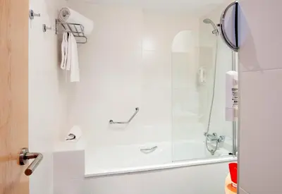 Un baño de Hotel Zentral Ave