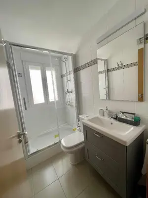 Un baño de Zabella Mercado central